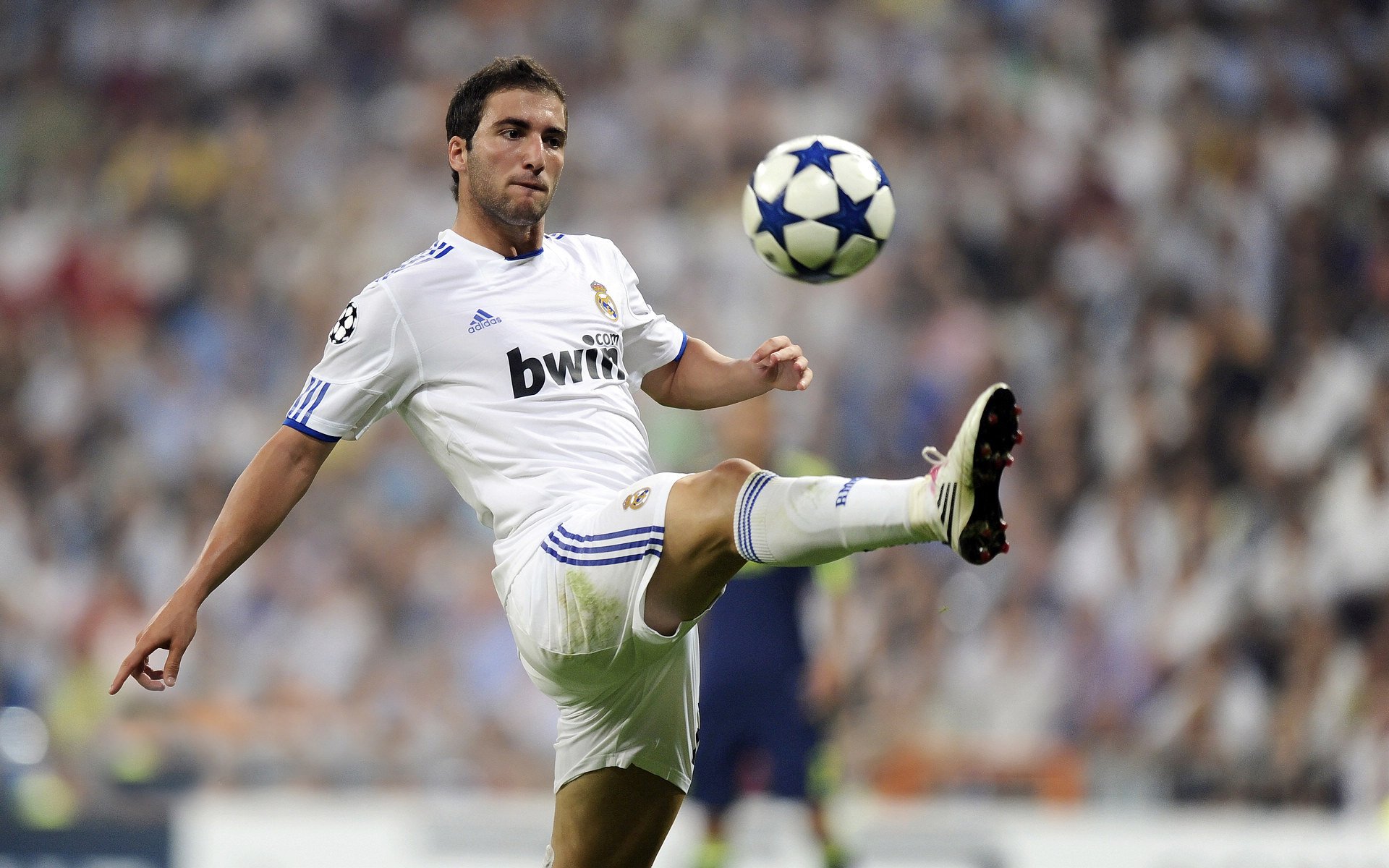 开云体育直播-洛城荣光与萨城暗影,当德罗赞叩响二十年的回音